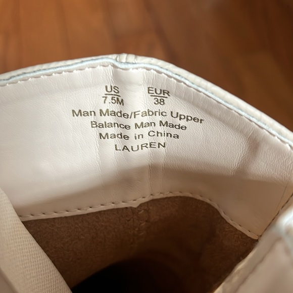 Cream patent leather boots - Picture 4 of 5